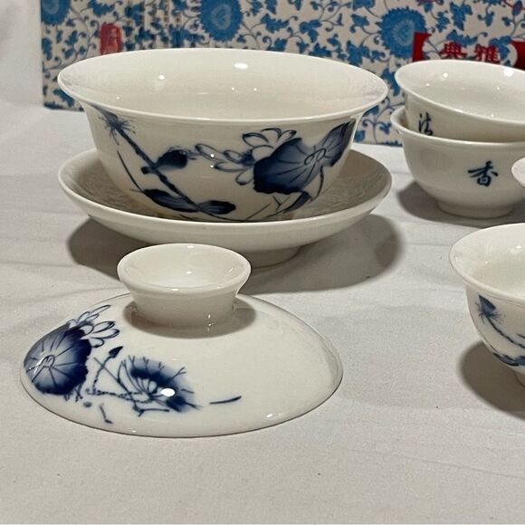 Chinese porcelain cobalt blue floral camellia gaiwan tea set of 12 - Picture 6 of 16